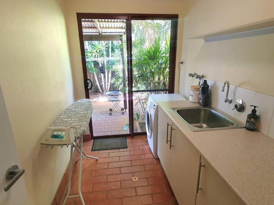 Spacious Family Friendly Oasis-Walk To Cable Beach Villa Bagian luar foto